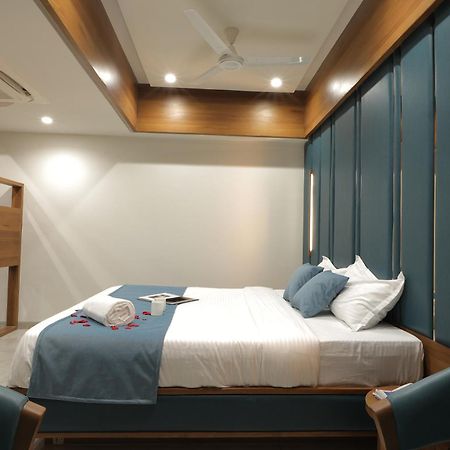Plenteous Inn Ahmedabad Eksteriør bilde