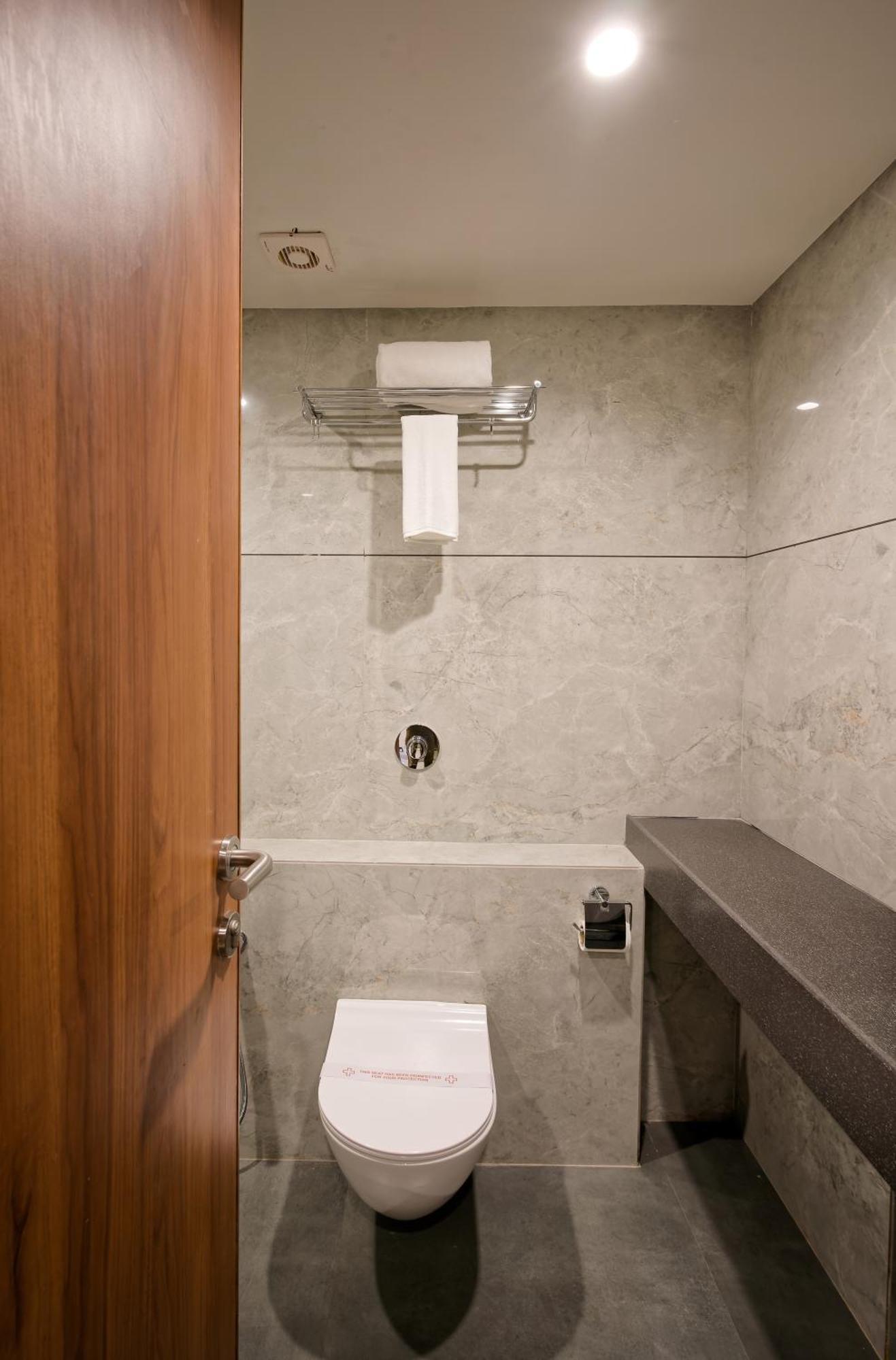 Plenteous Inn Ahmedabad Eksteriør bilde