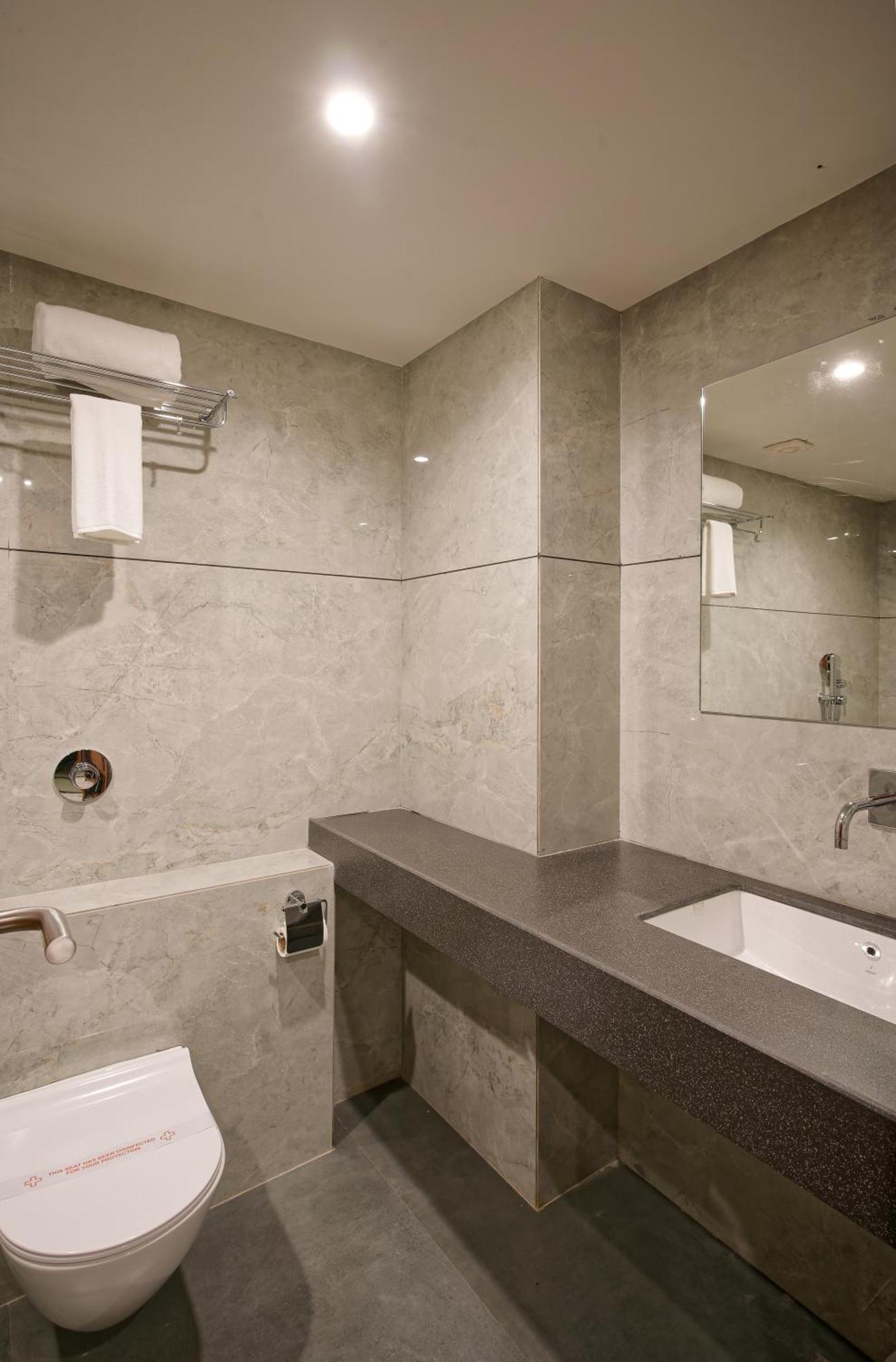 Plenteous Inn Ahmedabad Eksteriør bilde