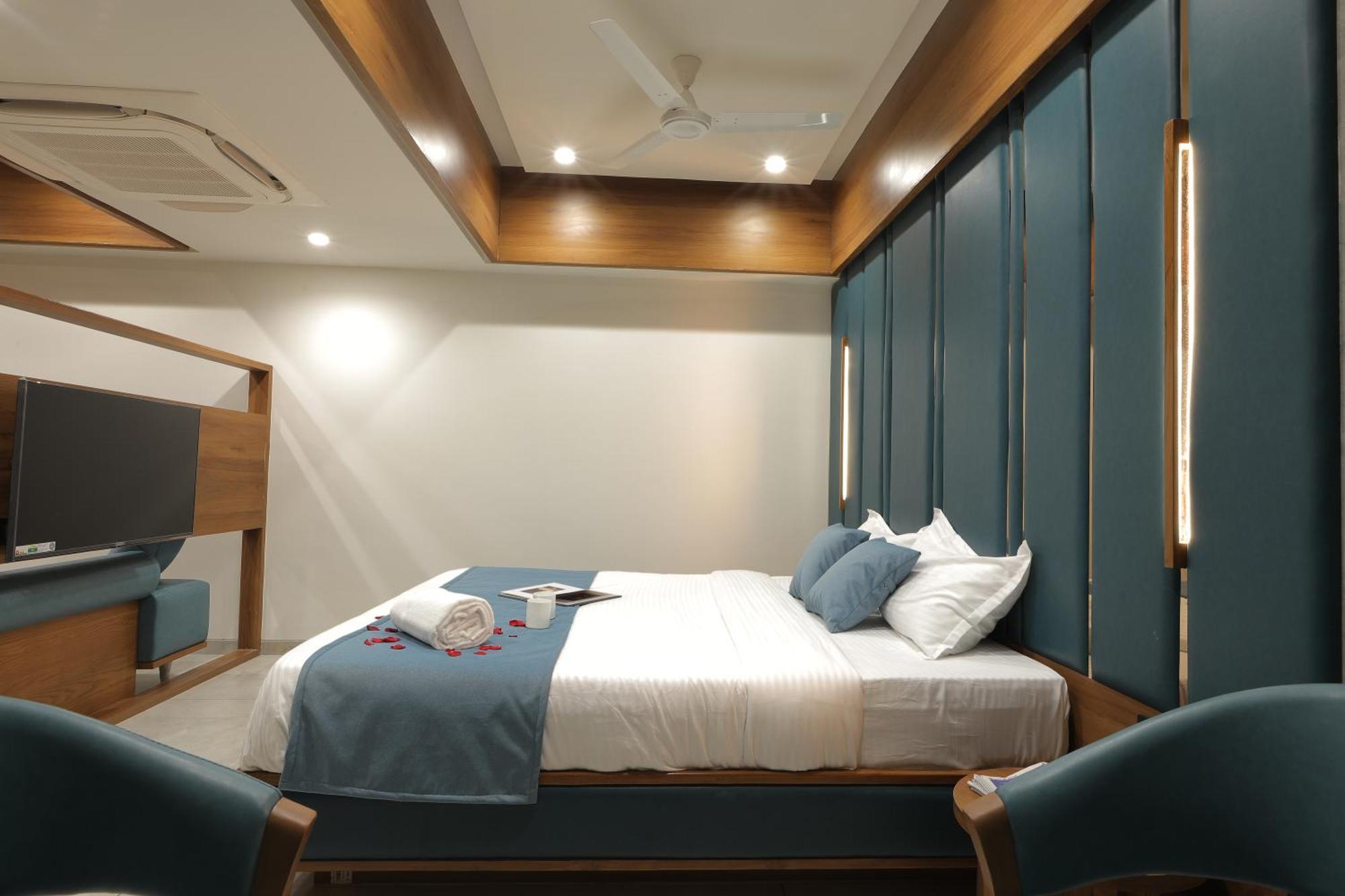 Plenteous Inn Ahmedabad Eksteriør bilde