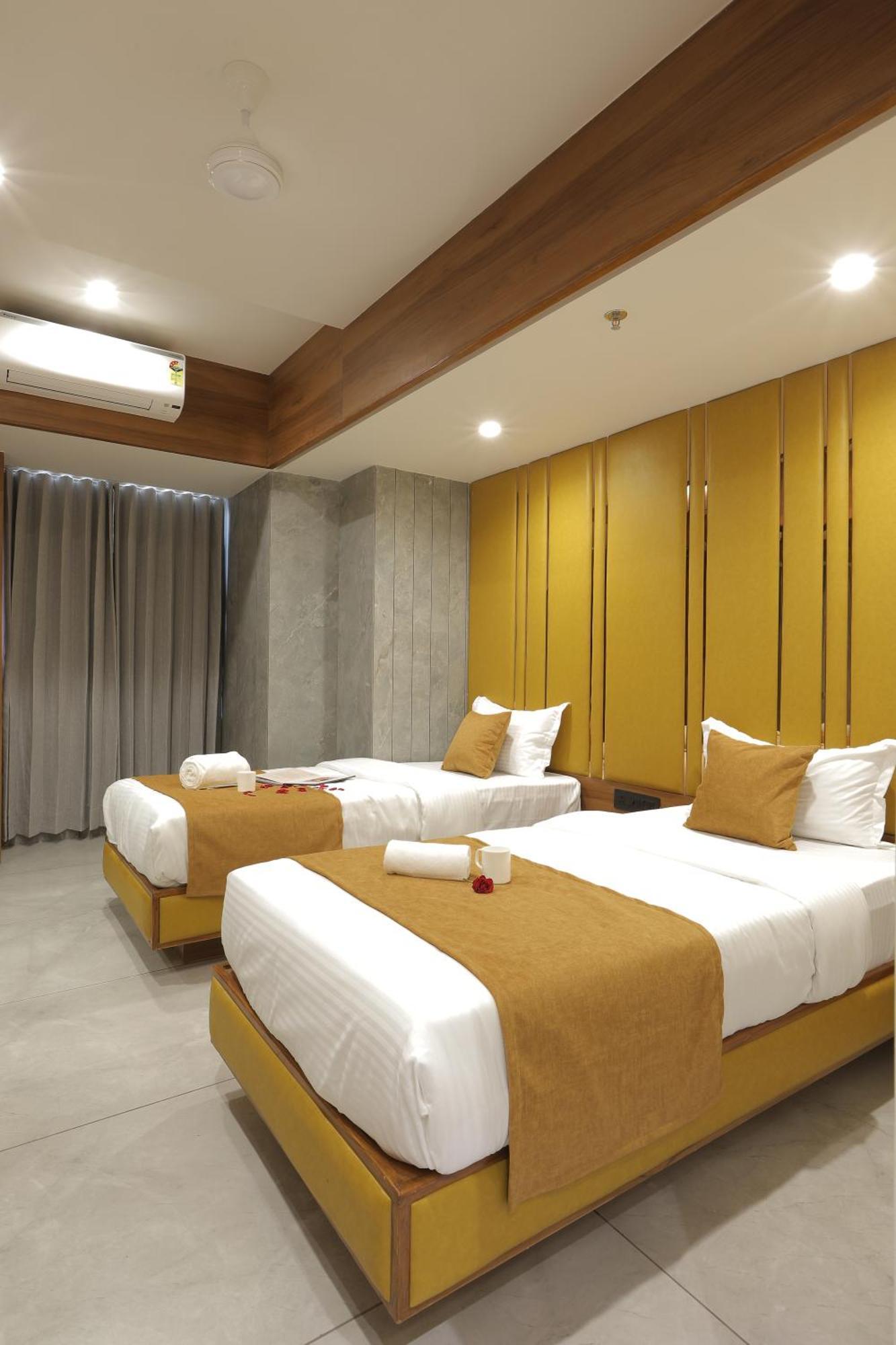 Plenteous Inn Ahmedabad Eksteriør bilde