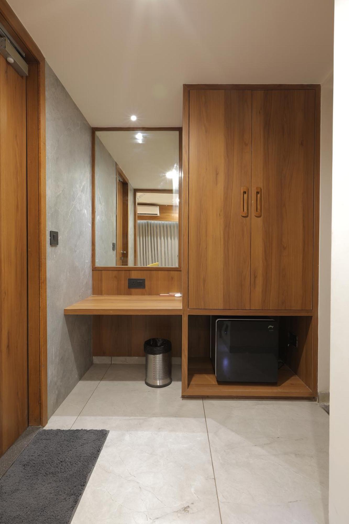 Plenteous Inn Ahmedabad Eksteriør bilde