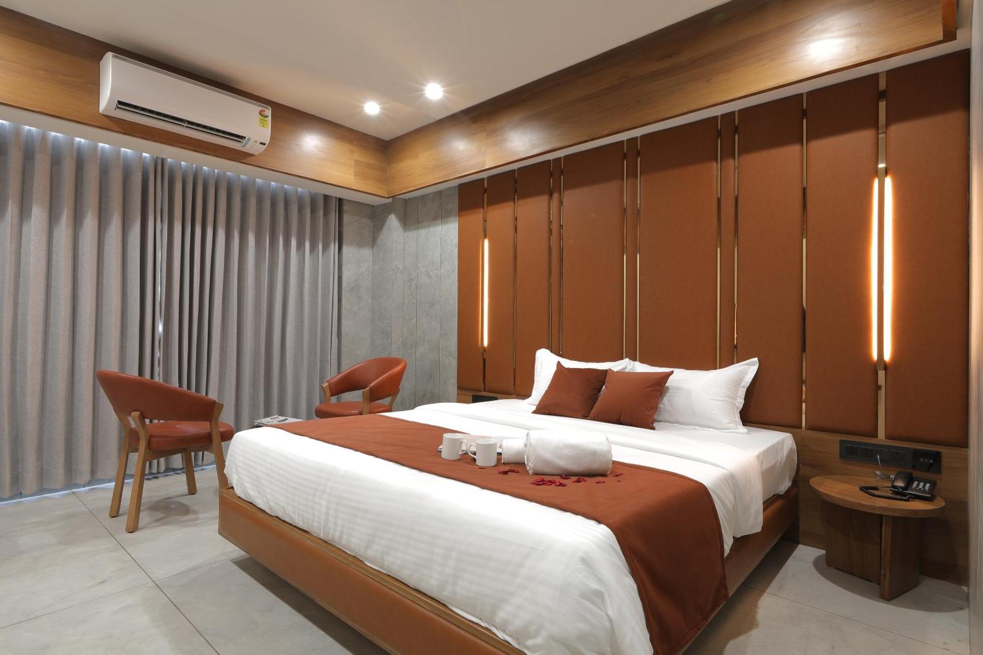 Plenteous Inn Ahmedabad Eksteriør bilde