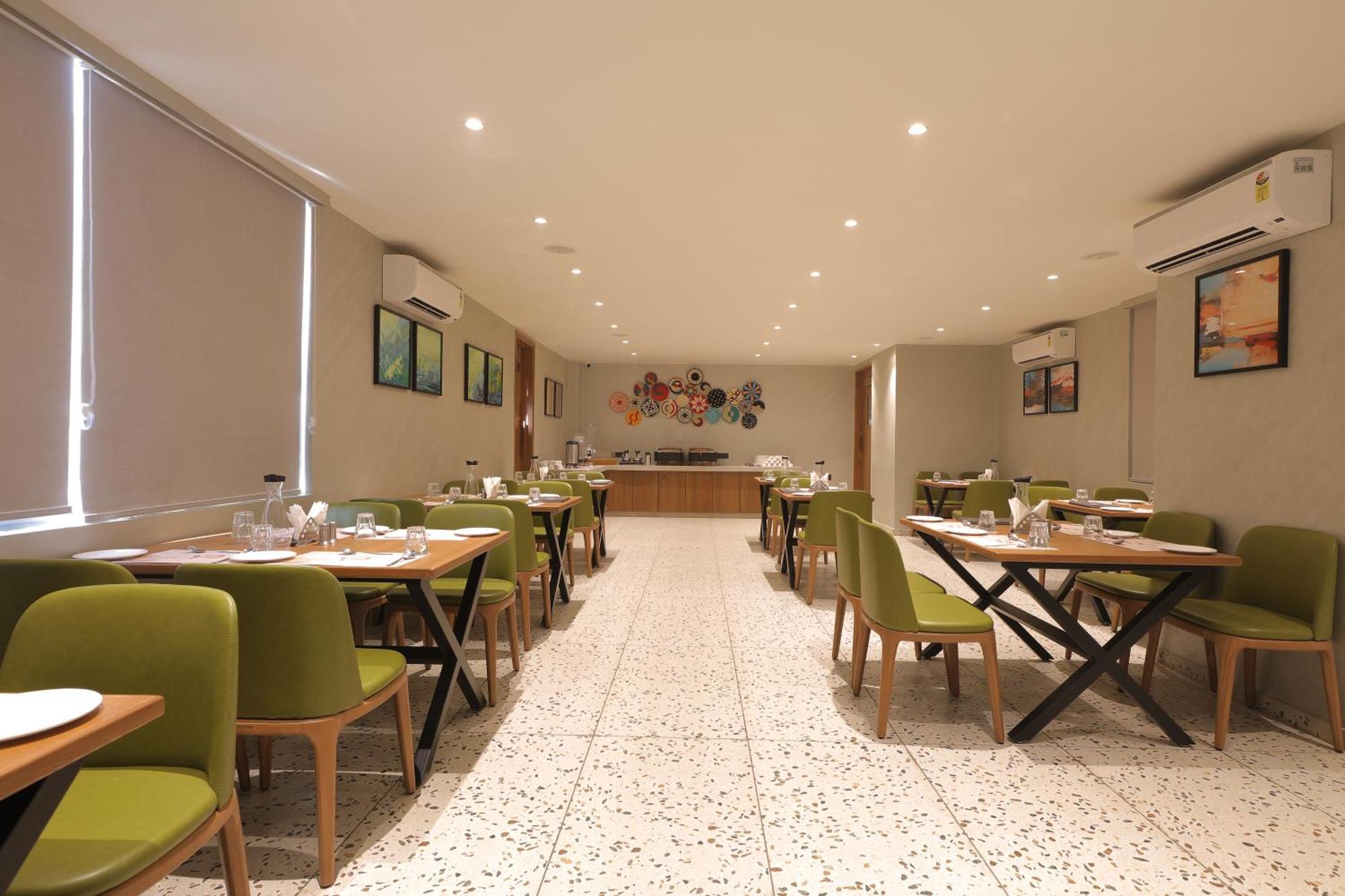 Plenteous Inn Ahmedabad Eksteriør bilde
