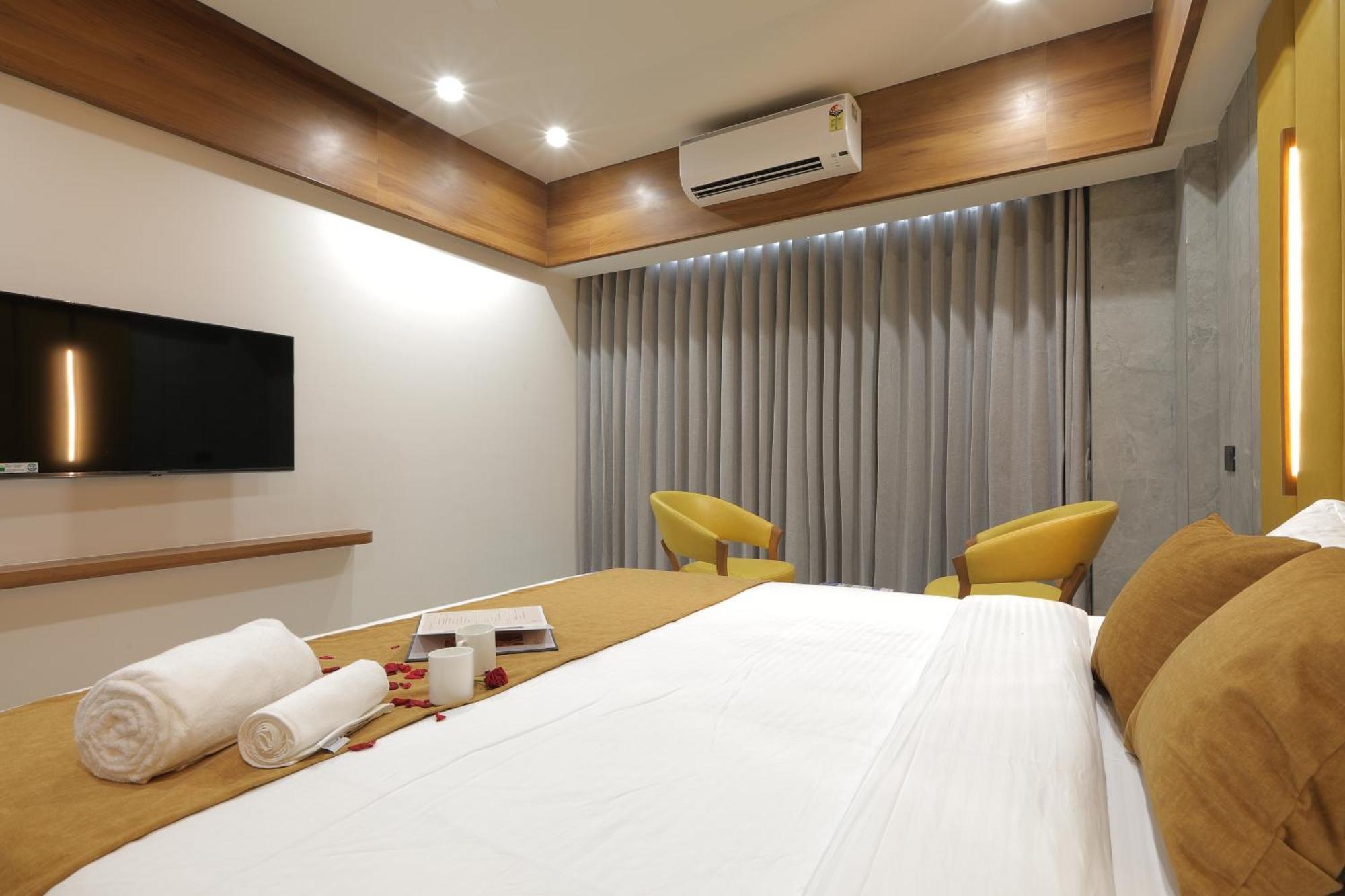 Plenteous Inn Ahmedabad Eksteriør bilde
