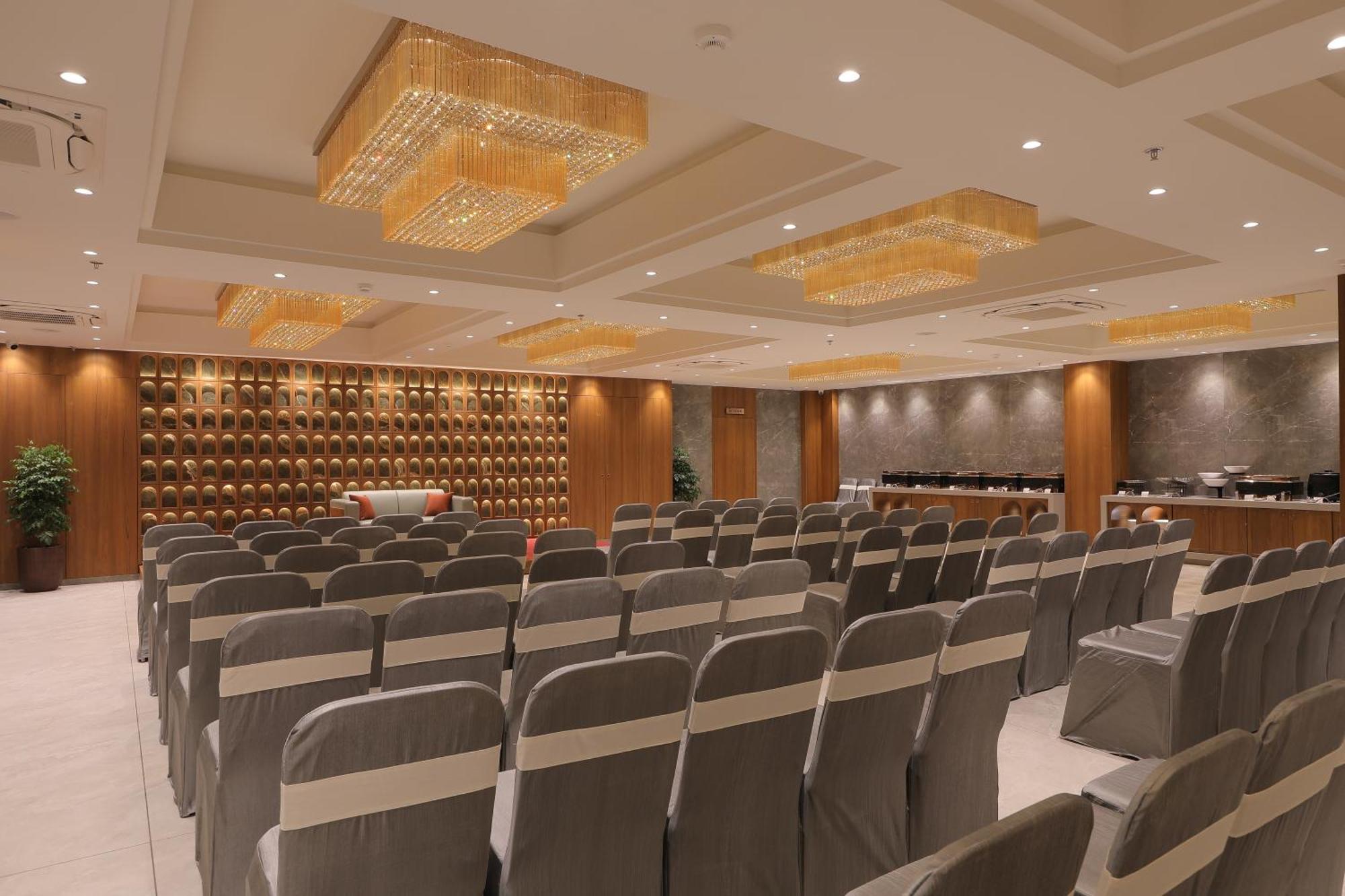 Plenteous Inn Ahmedabad Eksteriør bilde