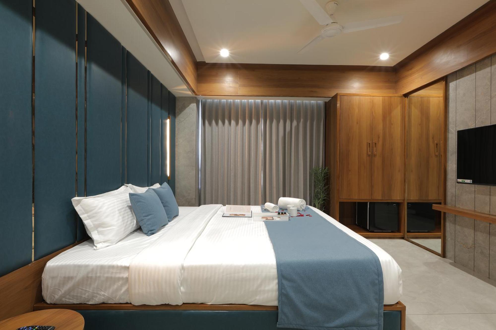 Plenteous Inn Ahmedabad Eksteriør bilde