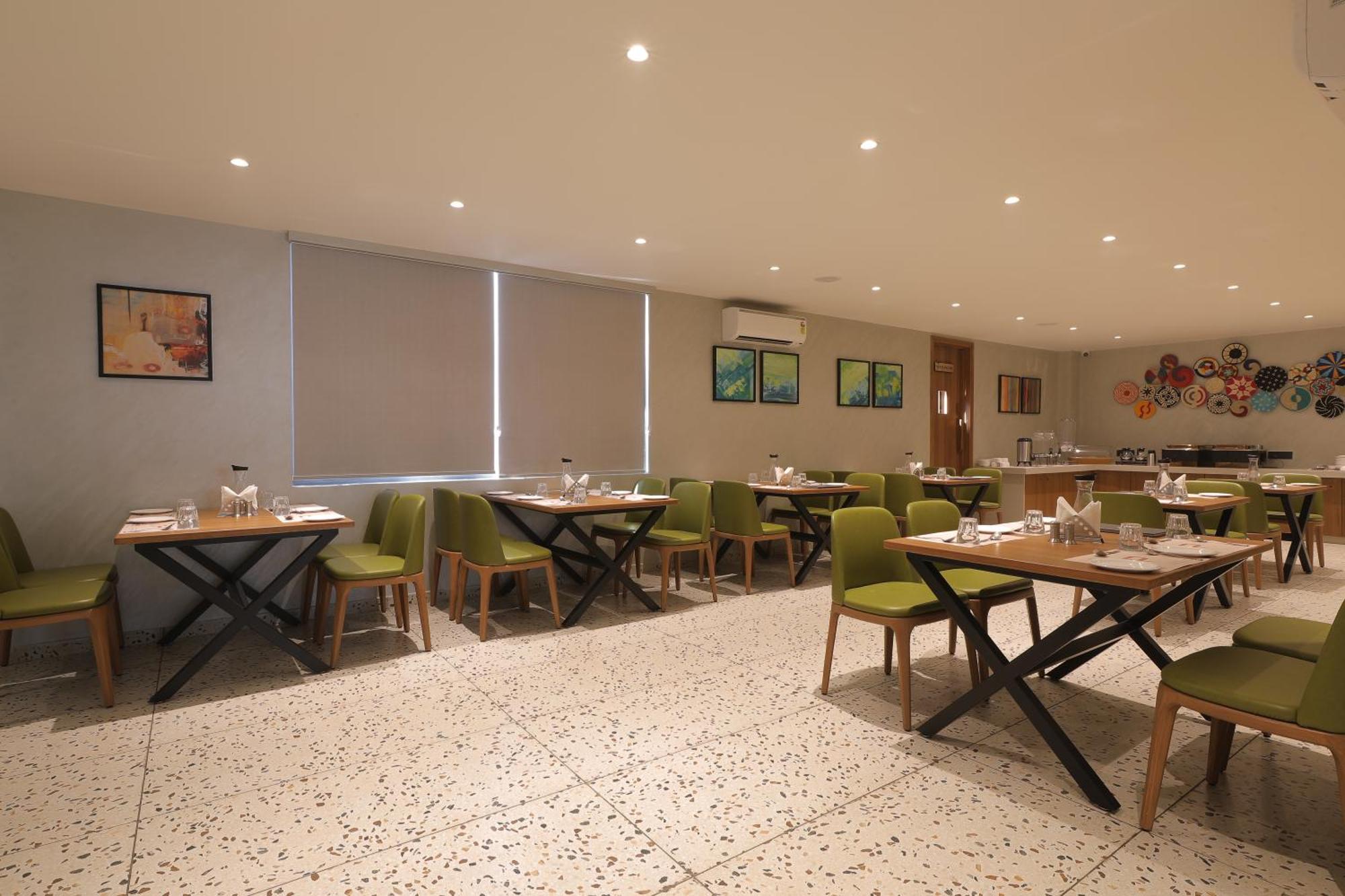 Plenteous Inn Ahmedabad Eksteriør bilde