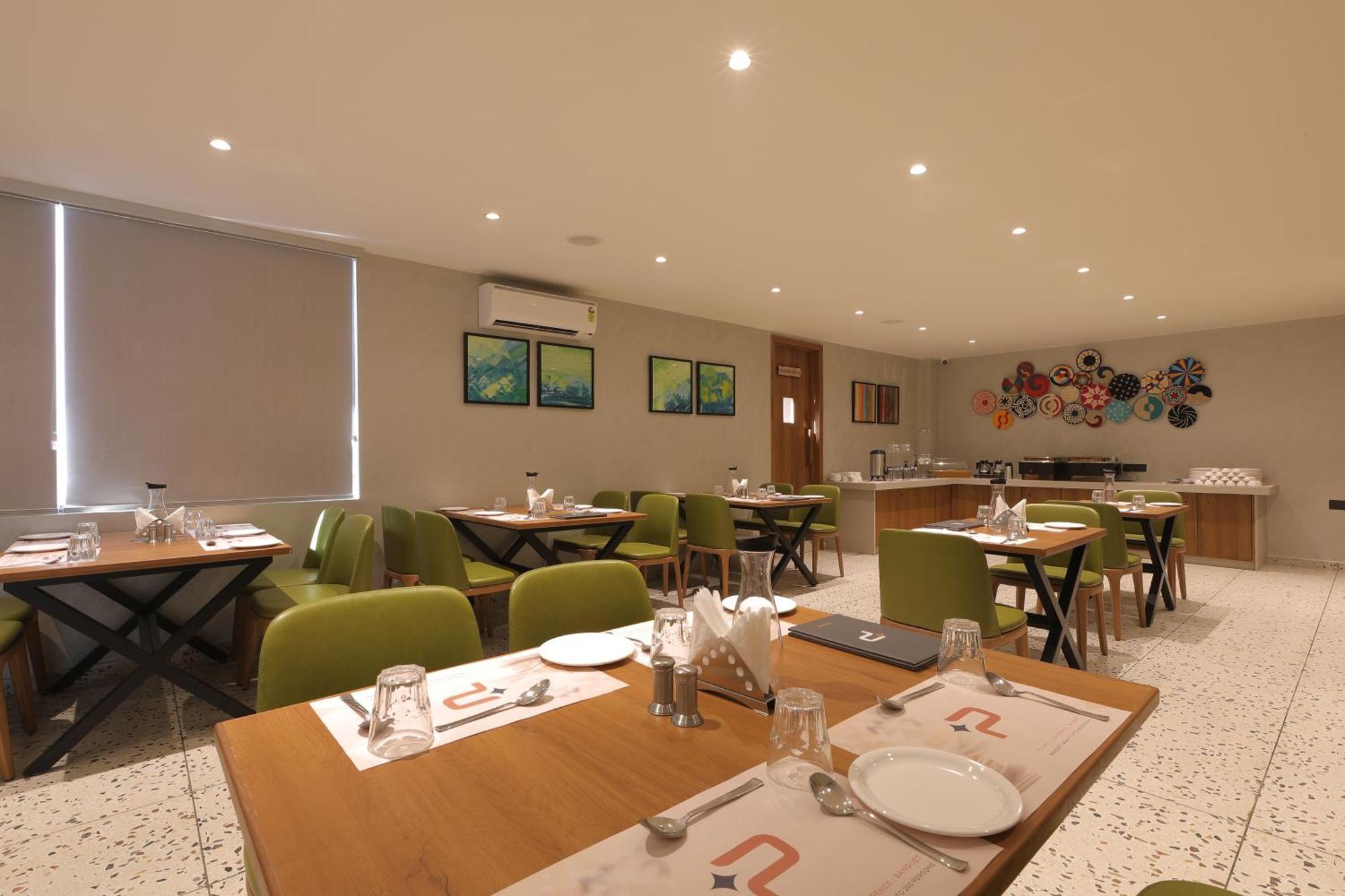 Plenteous Inn Ahmedabad Eksteriør bilde