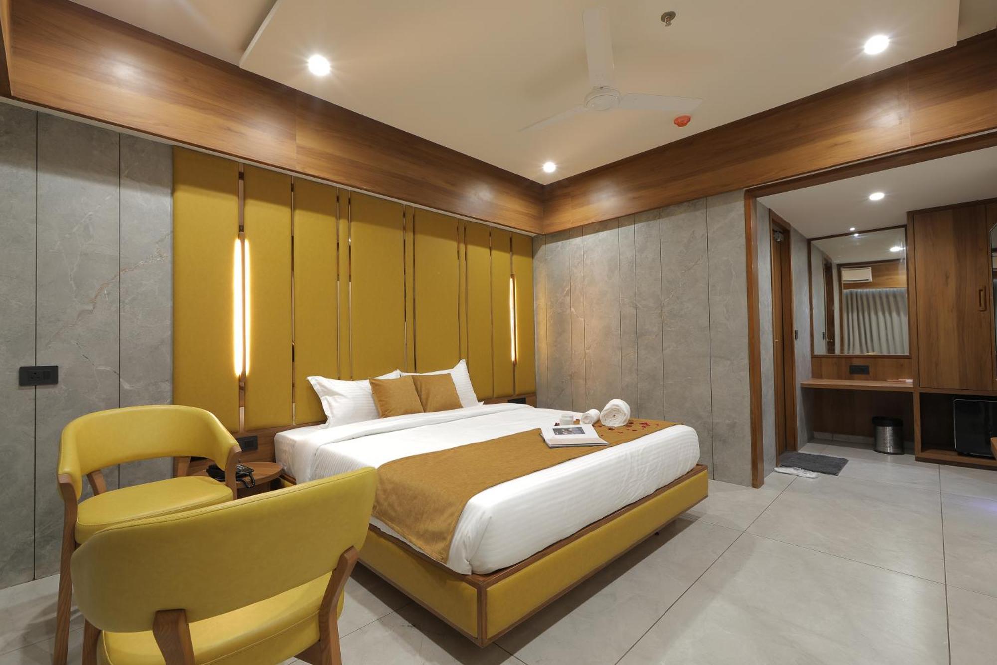 Plenteous Inn Ahmedabad Eksteriør bilde