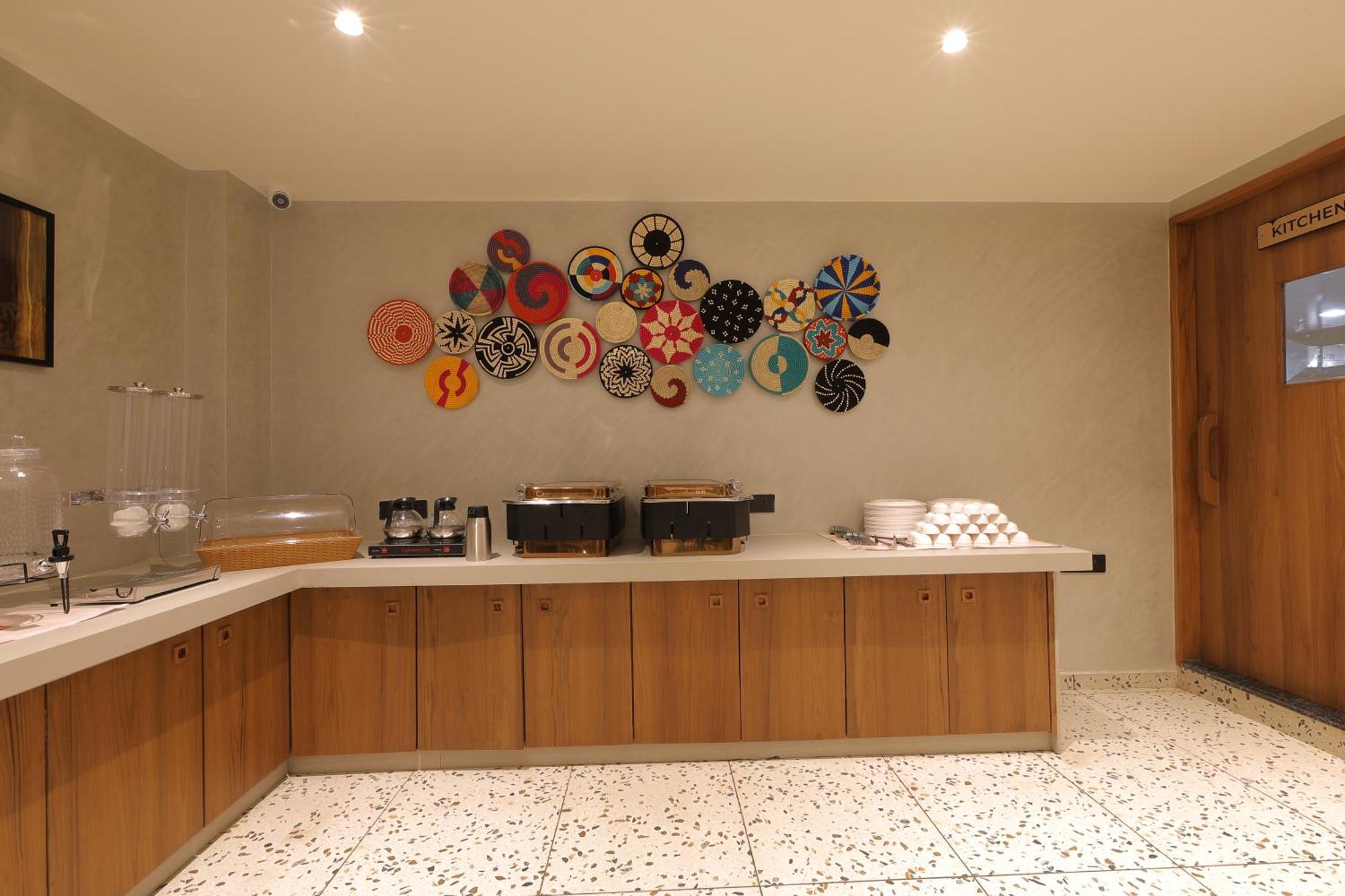 Plenteous Inn Ahmedabad Eksteriør bilde