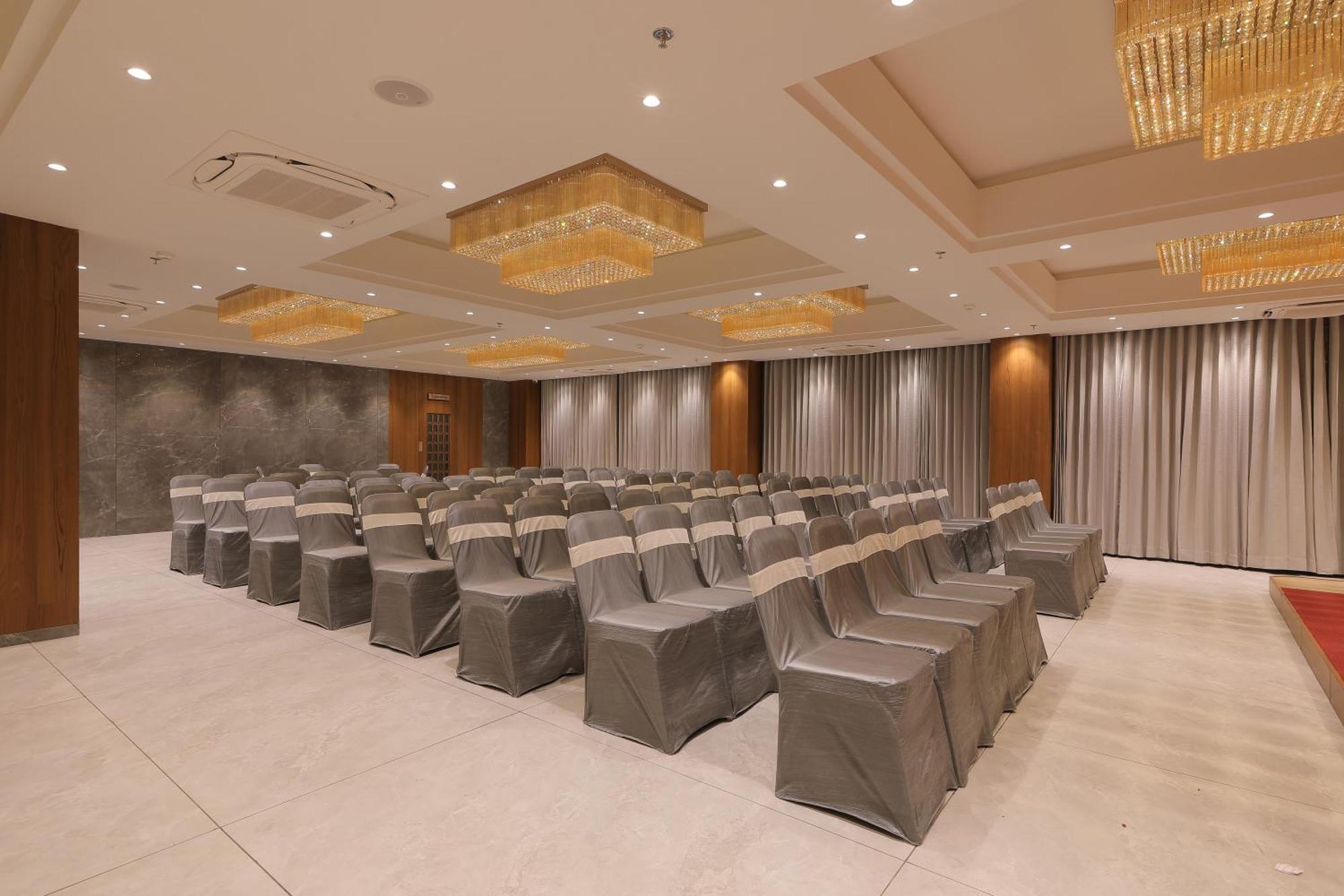 Plenteous Inn Ahmedabad Eksteriør bilde