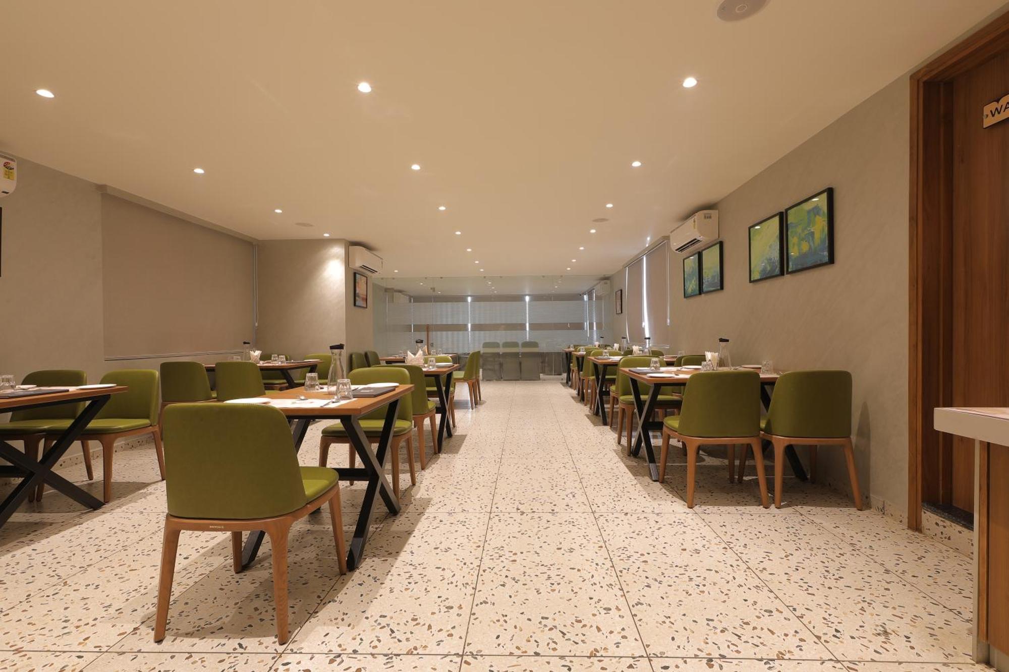 Plenteous Inn Ahmedabad Eksteriør bilde