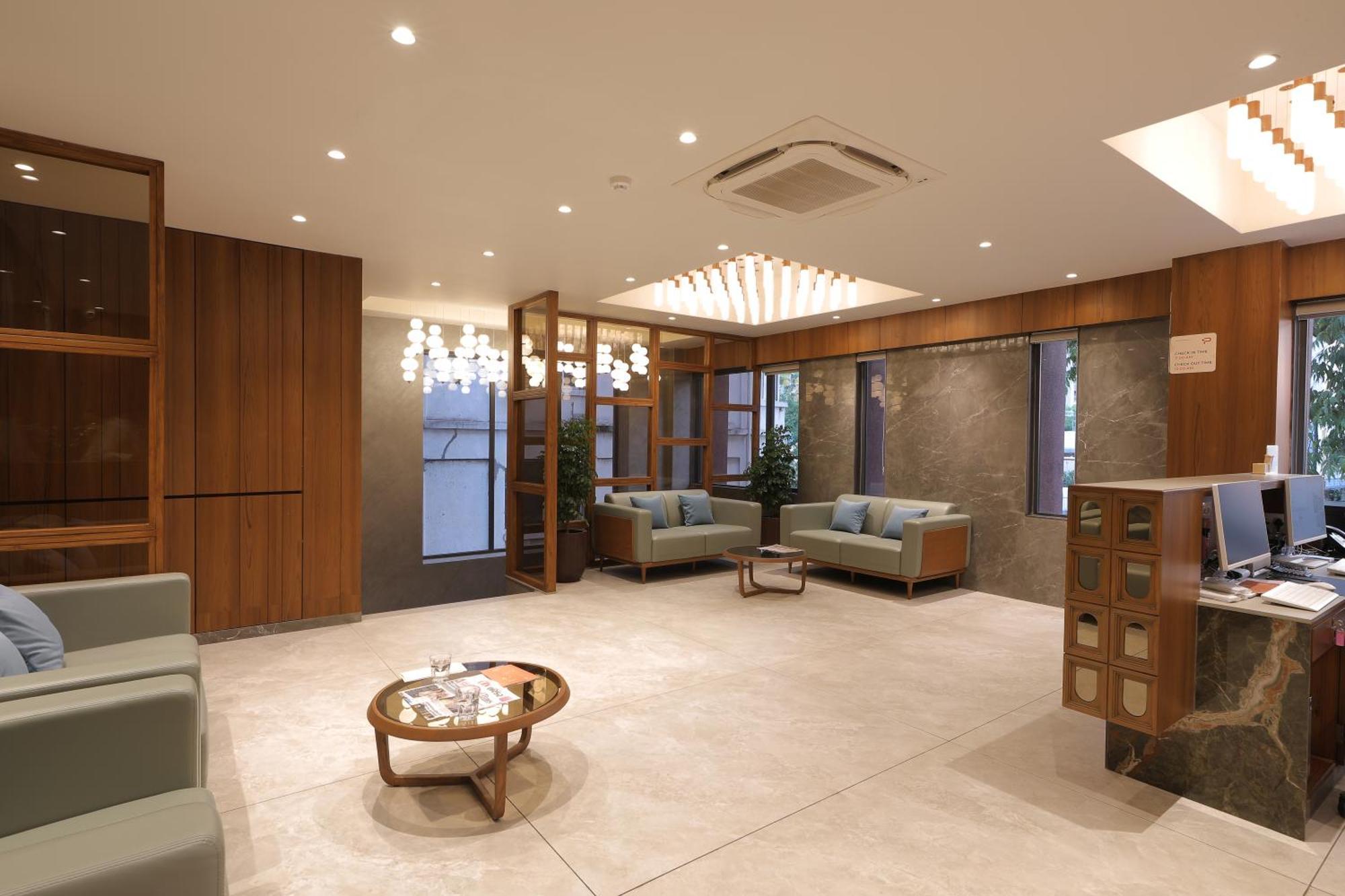 Plenteous Inn Ahmedabad Eksteriør bilde