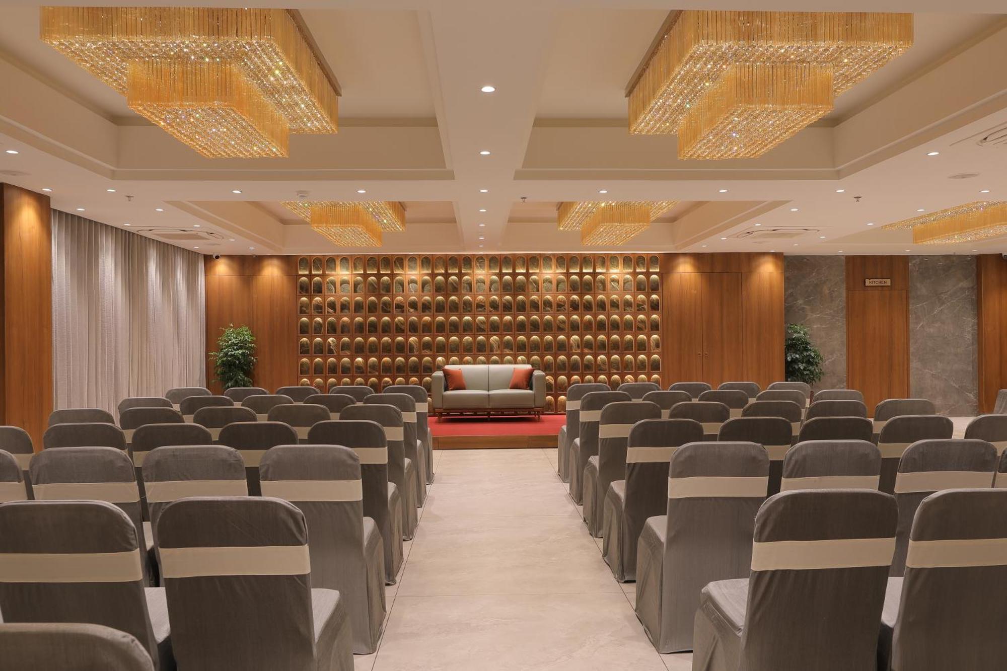 Plenteous Inn Ahmedabad Eksteriør bilde