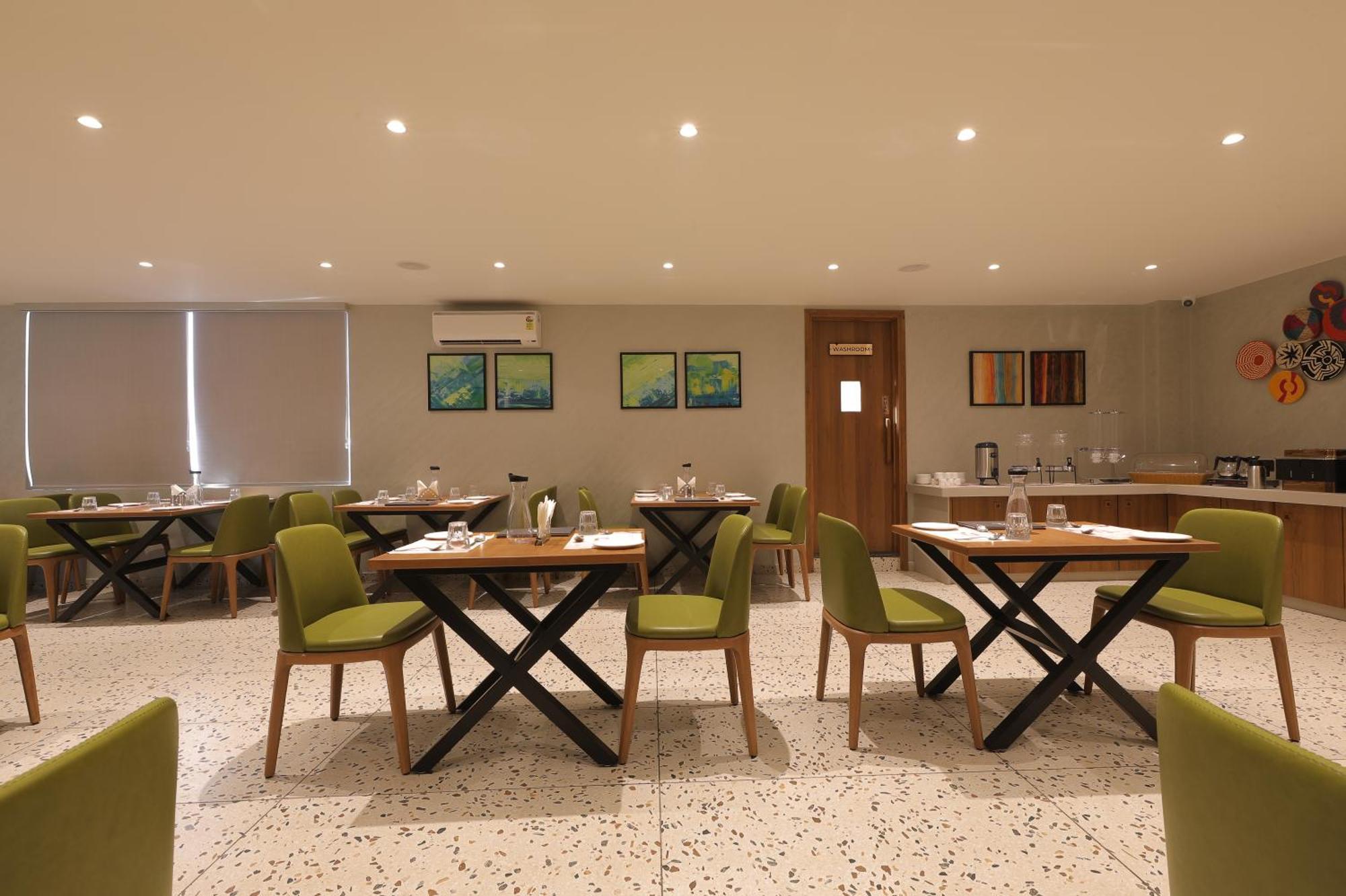 Plenteous Inn Ahmedabad Eksteriør bilde