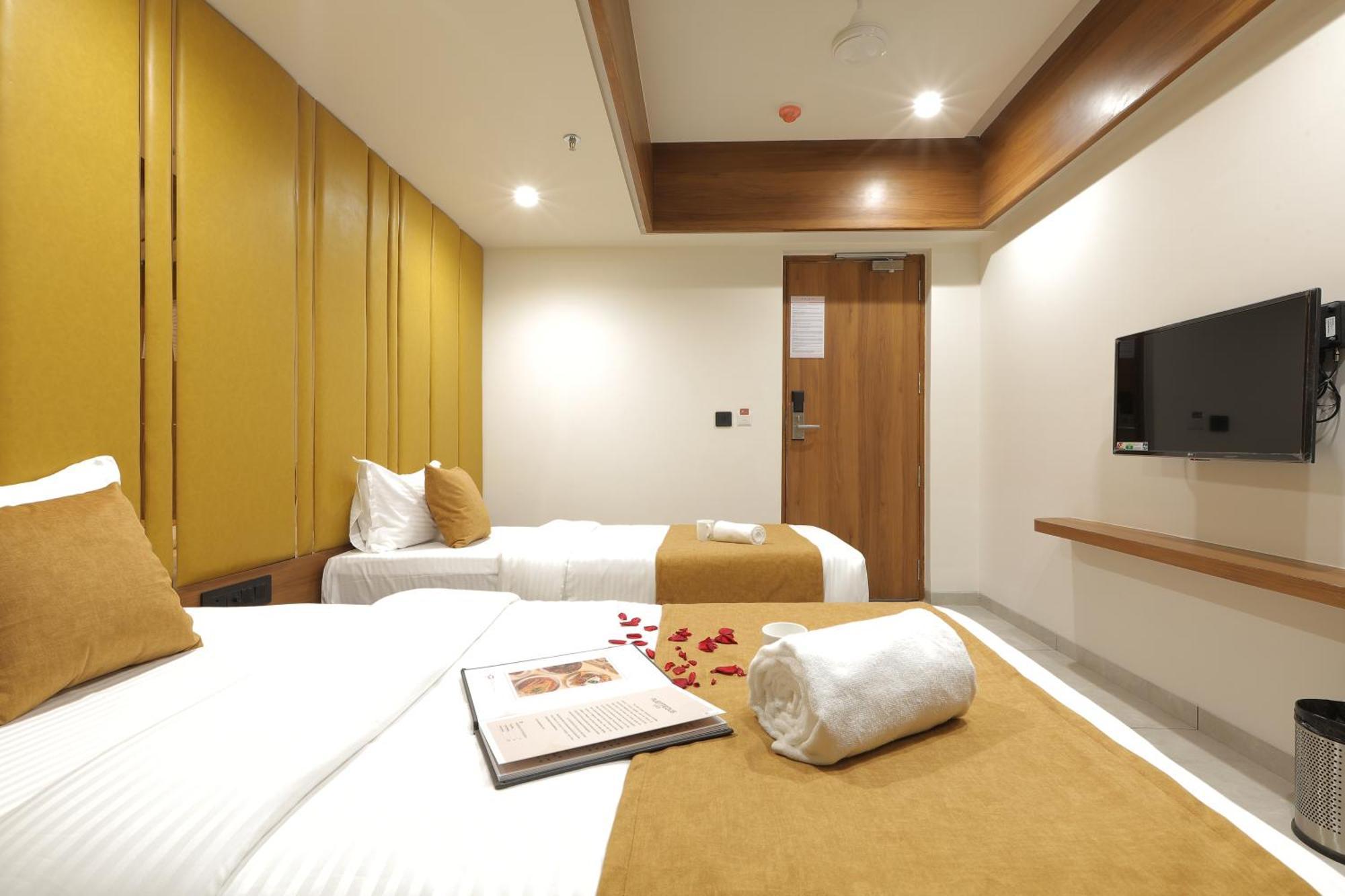 Plenteous Inn Ahmedabad Eksteriør bilde