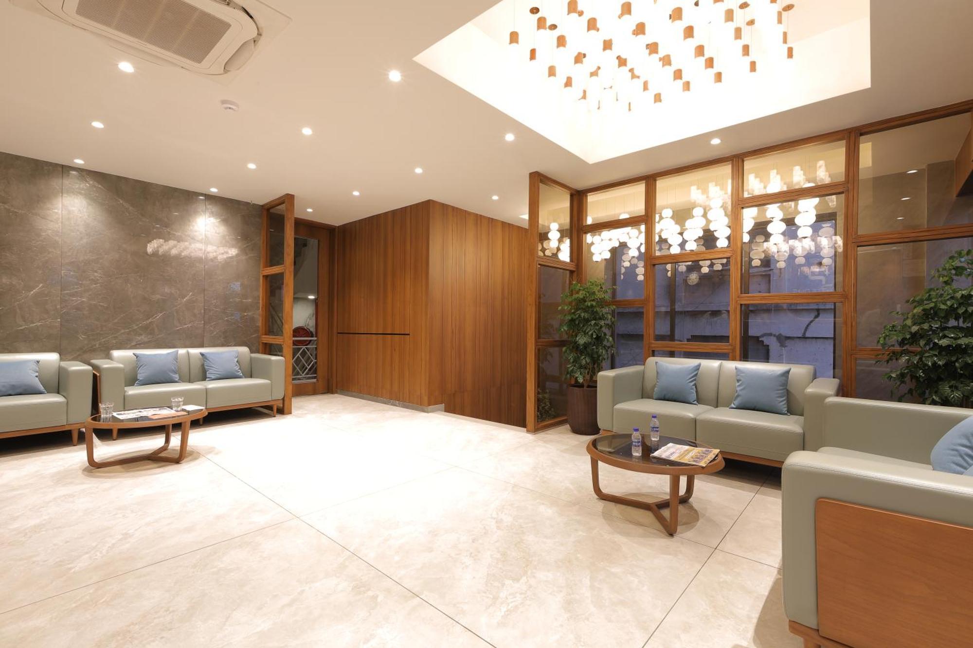 Plenteous Inn Ahmedabad Eksteriør bilde