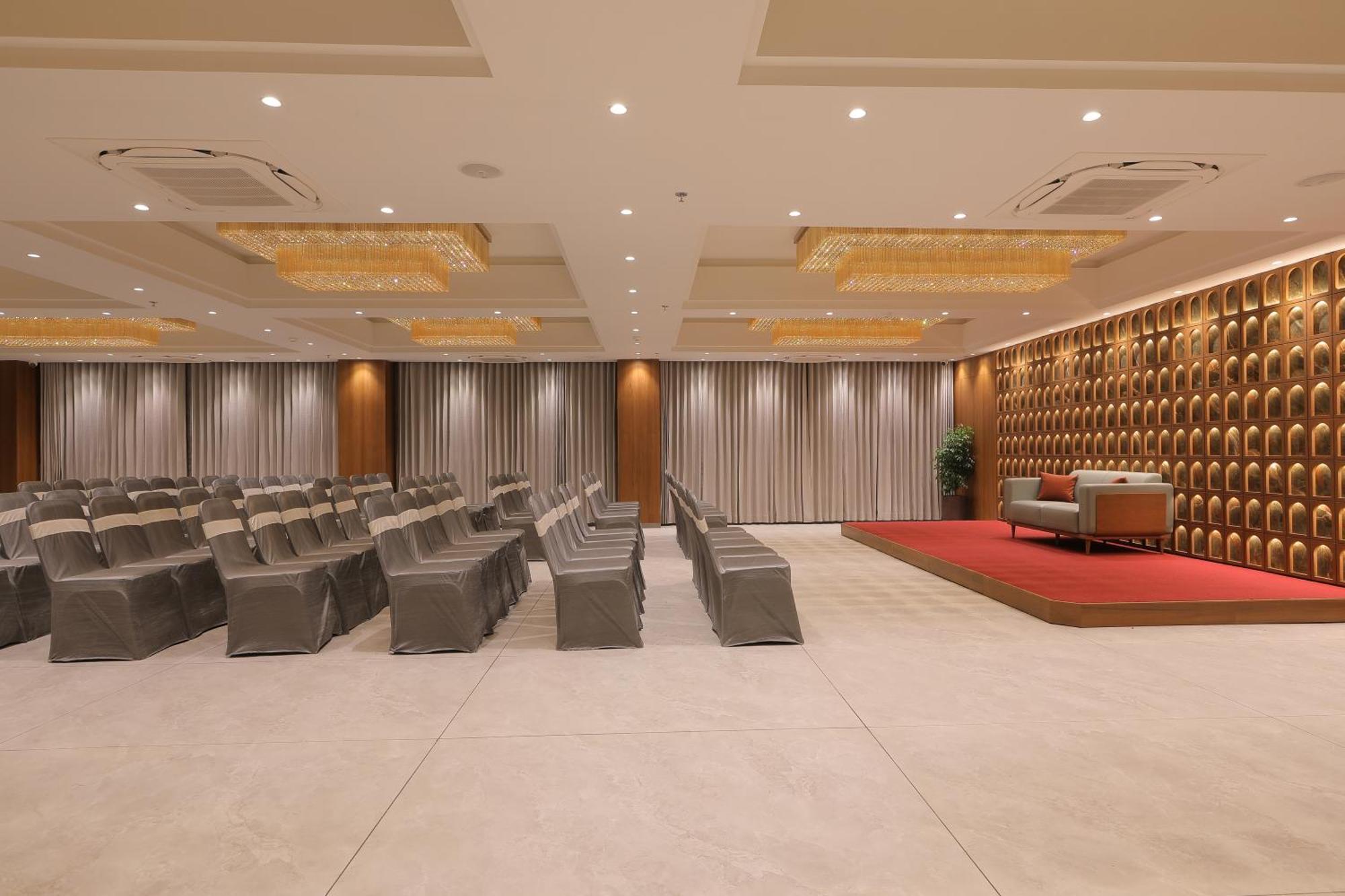 Plenteous Inn Ahmedabad Eksteriør bilde