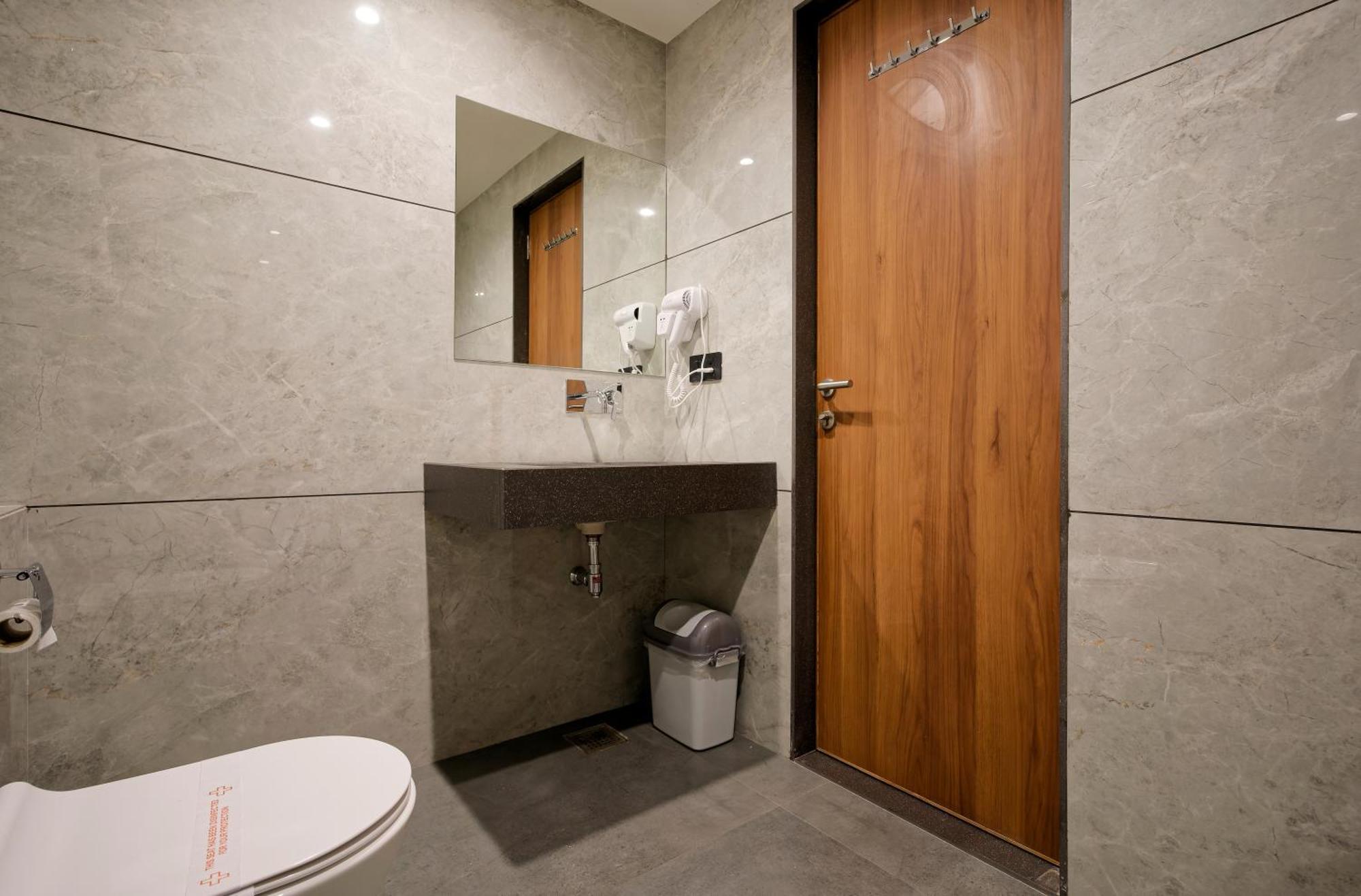 Plenteous Inn Ahmedabad Eksteriør bilde
